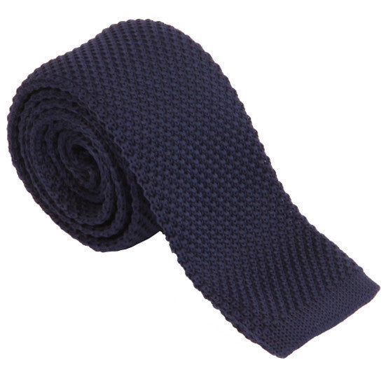 Mørkeblåt strikket slips